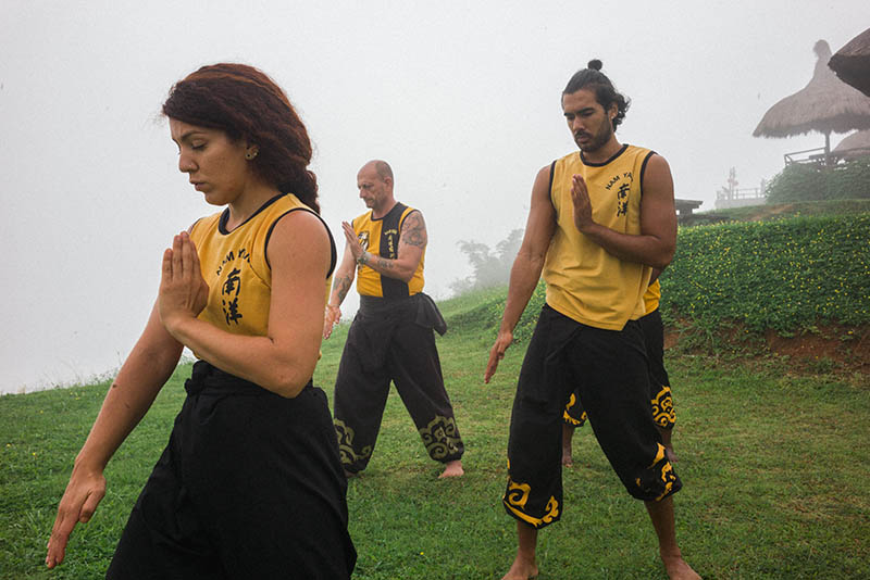 Practicing the breath through the Shuang Yang